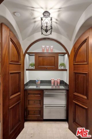 6882 Arizona Avenue, Los Angeles, CA 90045