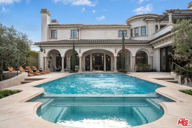 6882 Arizona Avenue, Los Angeles, CA 90045