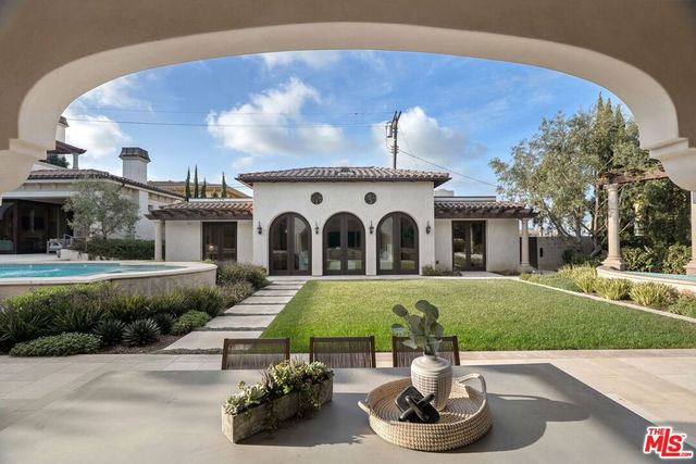 6882 Arizona Avenue, Los Angeles, CA 90045