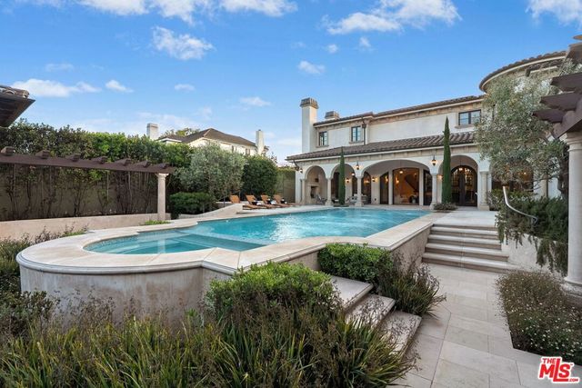 6882 Arizona Avenue, Los Angeles, CA 90045