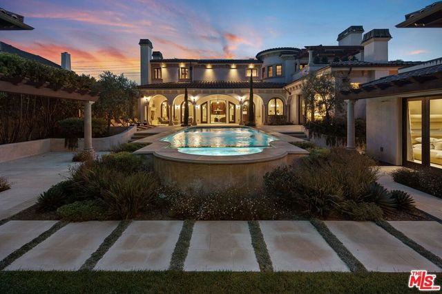 6882 Arizona Avenue, Los Angeles, CA 90045