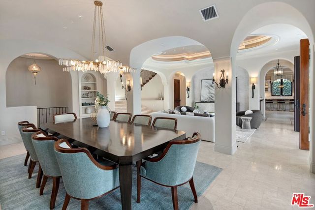 6882 Arizona Avenue, Los Angeles, CA 90045