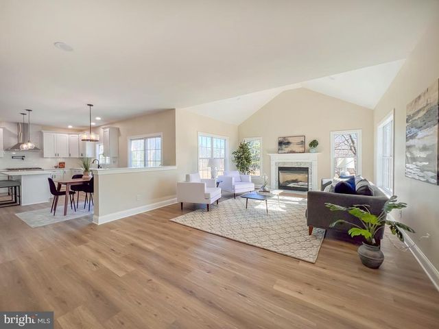 1400 N LIMEKILN PIKE, Chalfont, PA 18914