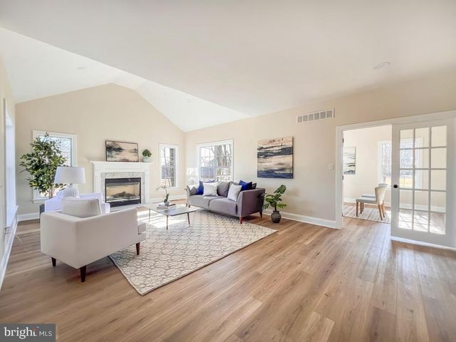 1400 N LIMEKILN PIKE, Chalfont, PA 18914