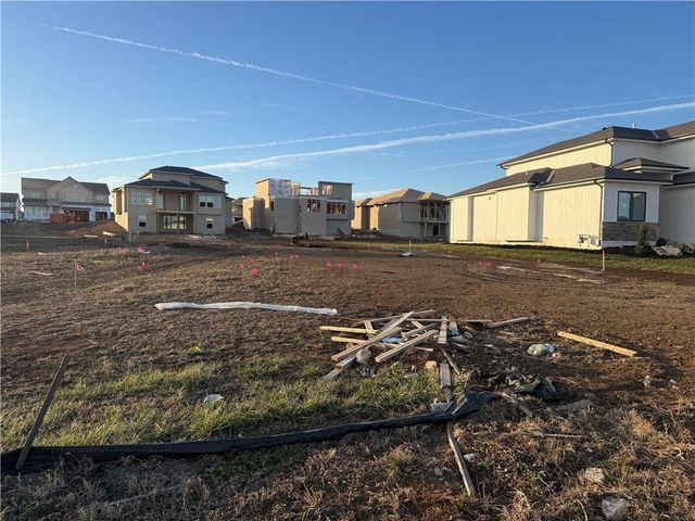 18616 Reinhardt Street, Overland Park, KS 66085