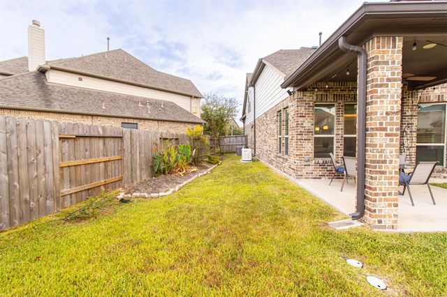 9723 Lauren Briar Lane, Humble, TX 77396