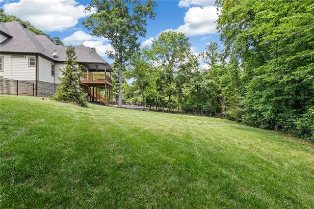 970 N Eastwood Drive, Fayetteville, AR 72701