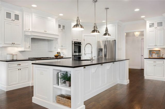 970 N Eastwood Drive, Fayetteville, AR 72701