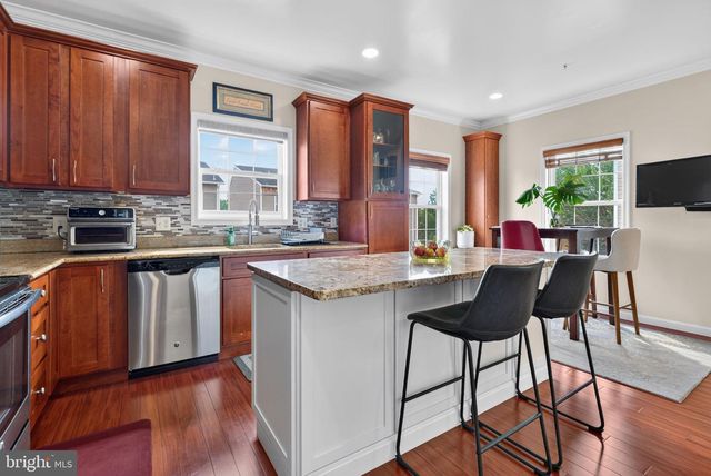 4292 SOUTH CAPITOL TER SW, Washington, DC 20032