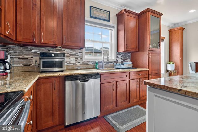 4292 SOUTH CAPITOL TER SW, Washington, DC 20032