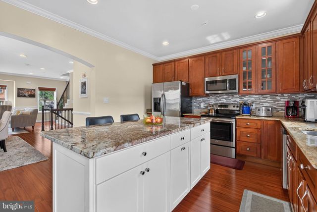 4292 SOUTH CAPITOL TER SW, Washington, DC 20032