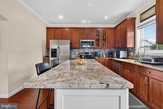 4292 SOUTH CAPITOL TER SW, Washington, DC 20032