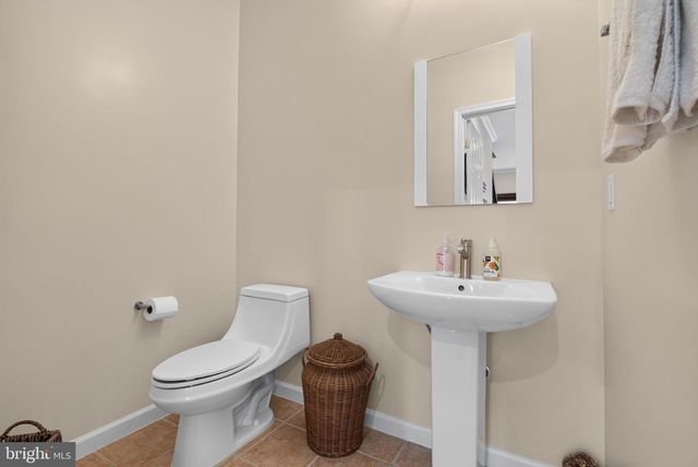 4292 SOUTH CAPITOL TER SW, Washington, DC 20032