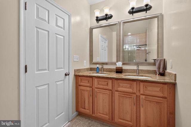 4292 SOUTH CAPITOL TER SW, Washington, DC 20032