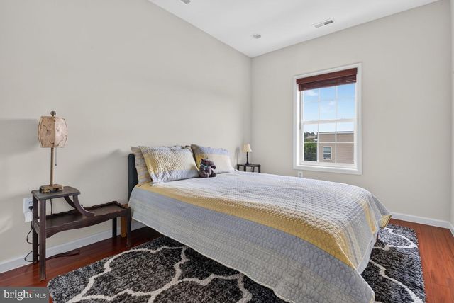 4292 SOUTH CAPITOL TER SW, Washington, DC 20032