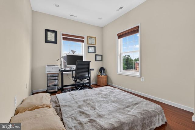 4292 SOUTH CAPITOL TER SW, Washington, DC 20032