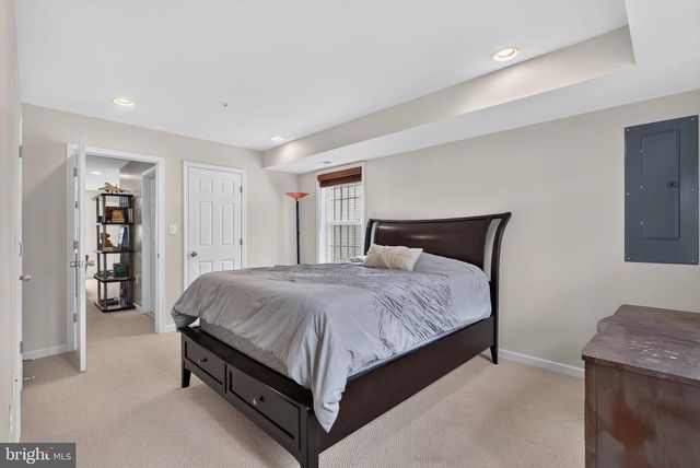 4292 SOUTH CAPITOL TER SW, Washington, DC 20032