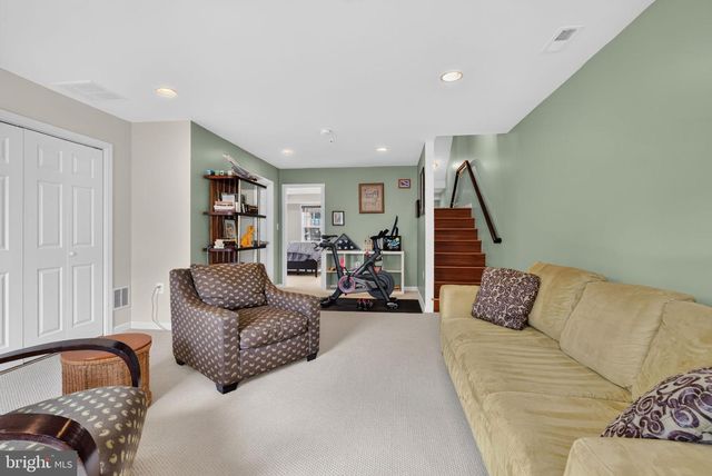 4292 SOUTH CAPITOL TER SW, Washington, DC 20032