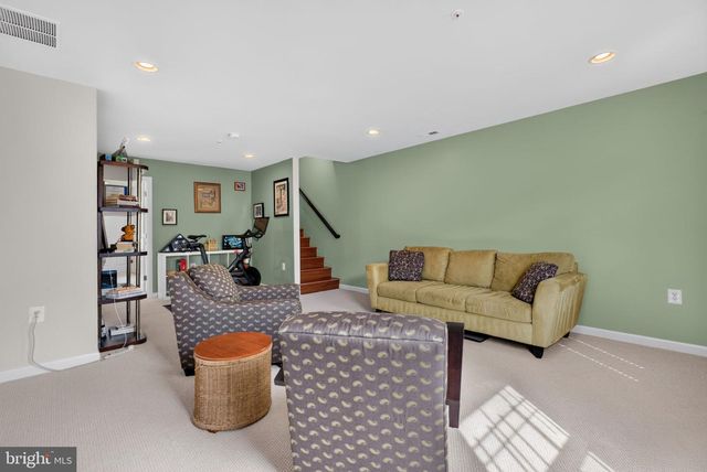 4292 SOUTH CAPITOL TER SW, Washington, DC 20032