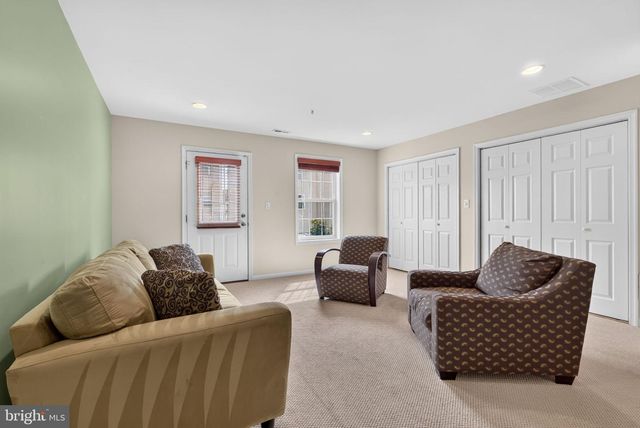 4292 SOUTH CAPITOL TER SW, Washington, DC 20032