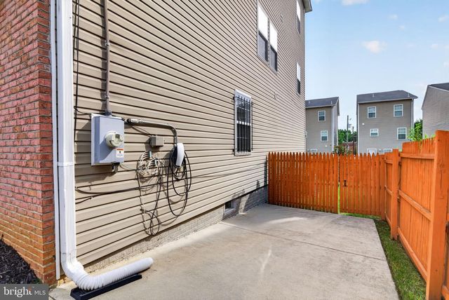 4292 SOUTH CAPITOL TER SW, Washington, DC 20032