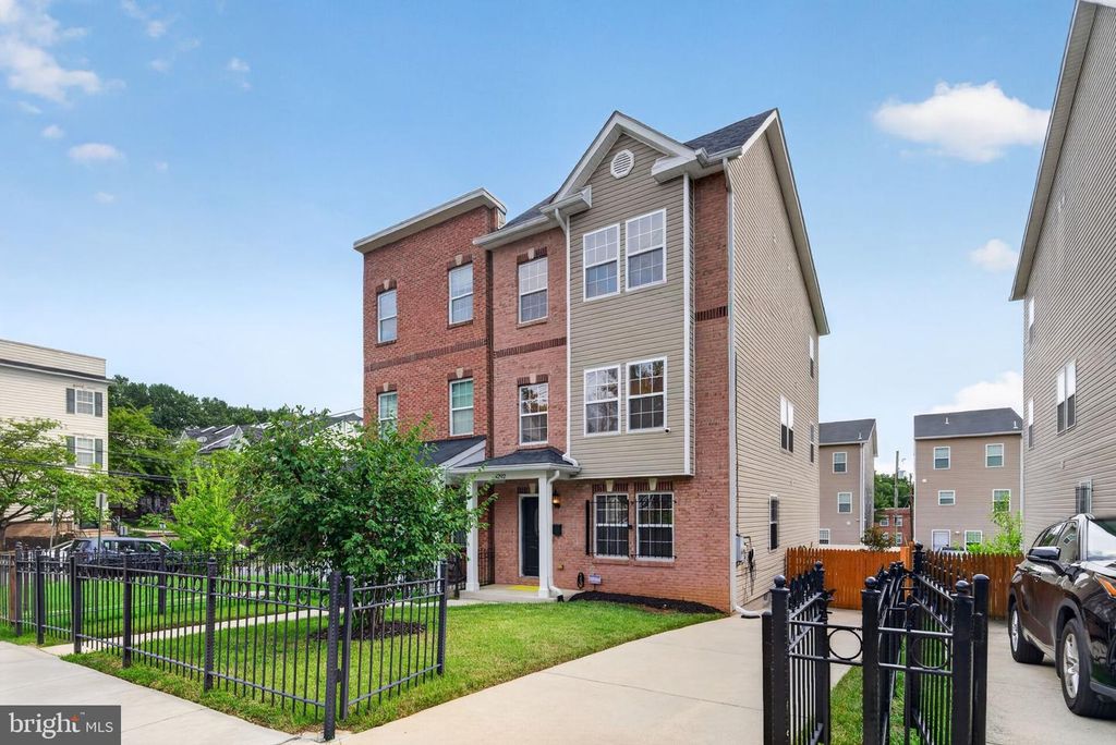 4292 SOUTH CAPITOL TER SW, Washington, DC 20032