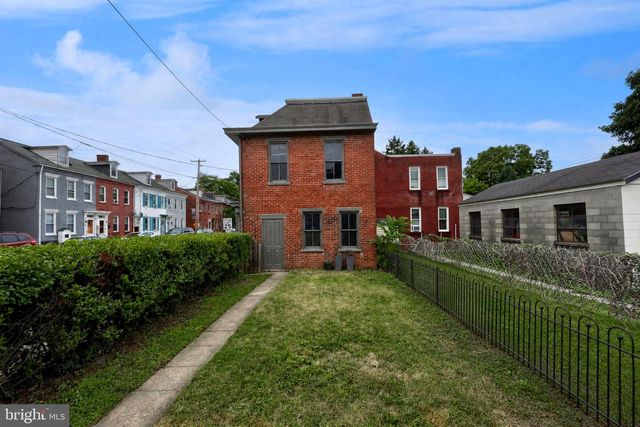 662 WALNUT ST, Columbia, PA 17512