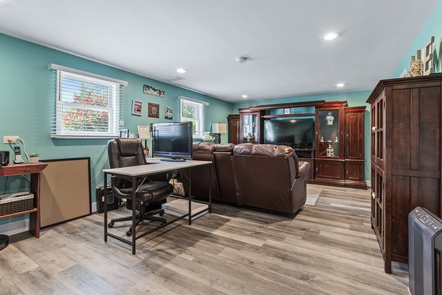 5814 Essex Road, Oak Forest, IL 60452