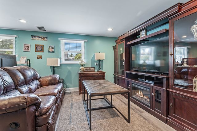 5814 Essex Road, Oak Forest, IL 60452