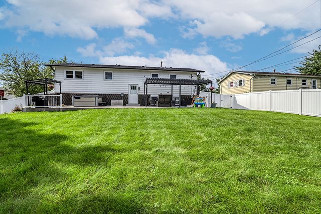 5814 Essex Road, Oak Forest, IL 60452