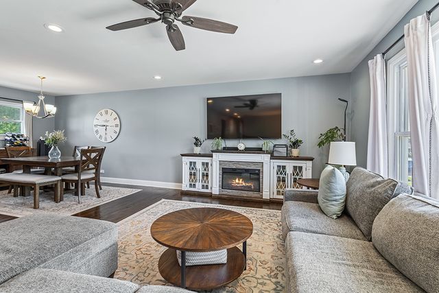 5814 Essex Road, Oak Forest, IL 60452