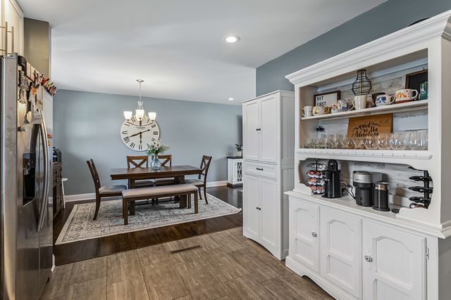 5814 Essex Road, Oak Forest, IL 60452