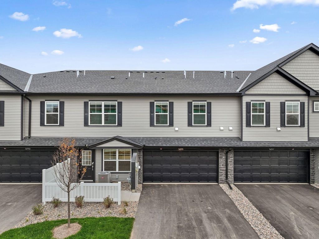 5295 Long Pointe Pass, Woodbury, MN 55129