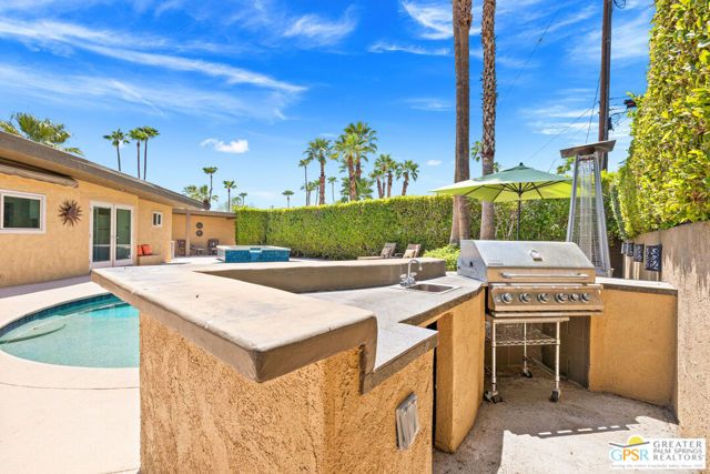 2295 E Park Drive, Palm Springs, CA 92262