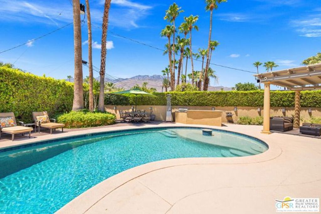 2295 E Park Drive, Palm Springs, CA 92262
