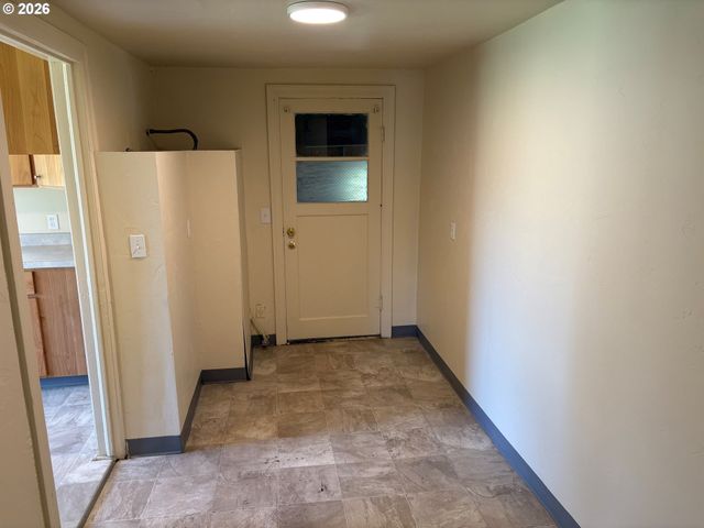 200 AZALEA Dr, Eugene, OR 97404