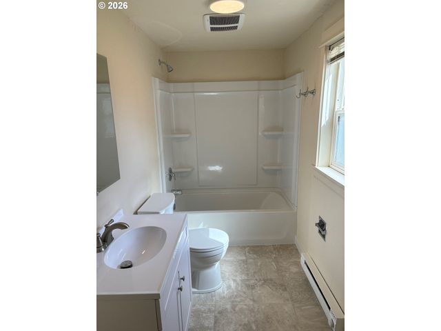 200 AZALEA Dr, Eugene, OR 97404