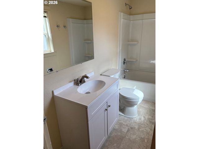 200 AZALEA Dr, Eugene, OR 97404