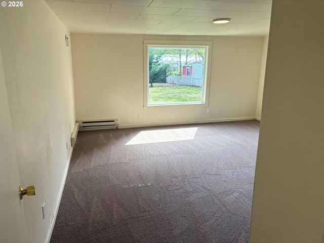 200 AZALEA Dr, Eugene, OR 97404