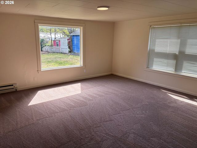 200 AZALEA Dr, Eugene, OR 97404