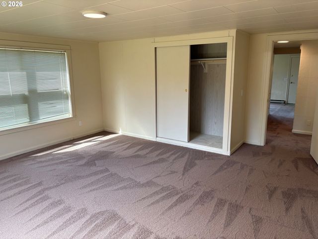 200 AZALEA Dr, Eugene, OR 97404