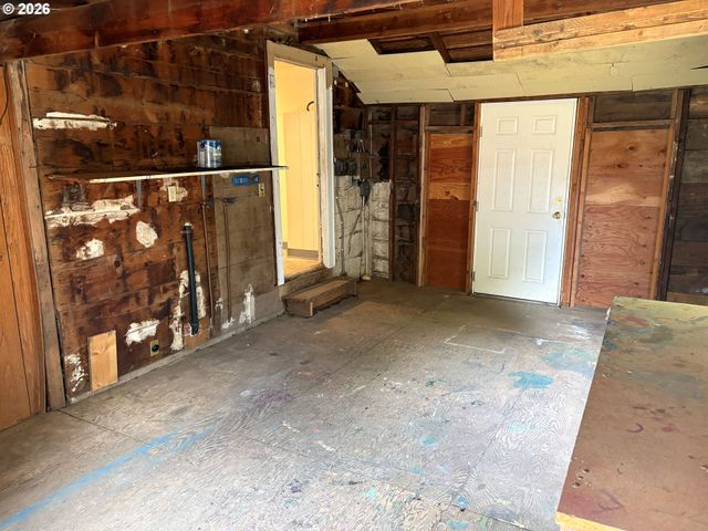 200 AZALEA Dr, Eugene, OR 97404