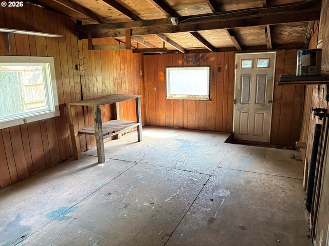 200 AZALEA Dr, Eugene, OR 97404