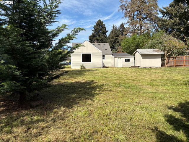 200 AZALEA Dr, Eugene, OR 97404