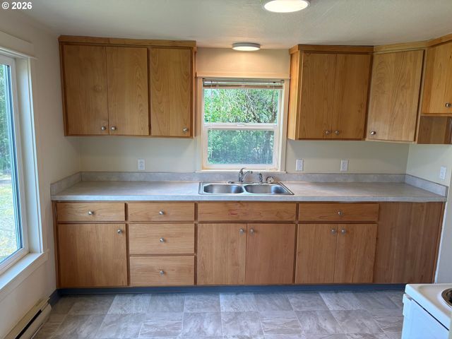 200 AZALEA Dr, Eugene, OR 97404