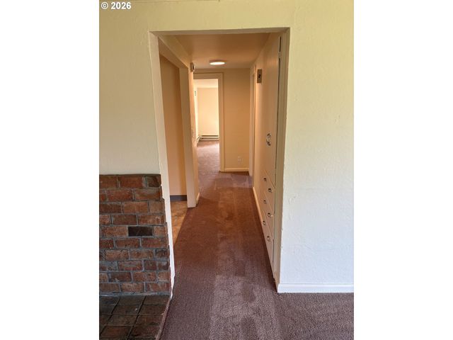 200 AZALEA Dr, Eugene, OR 97404