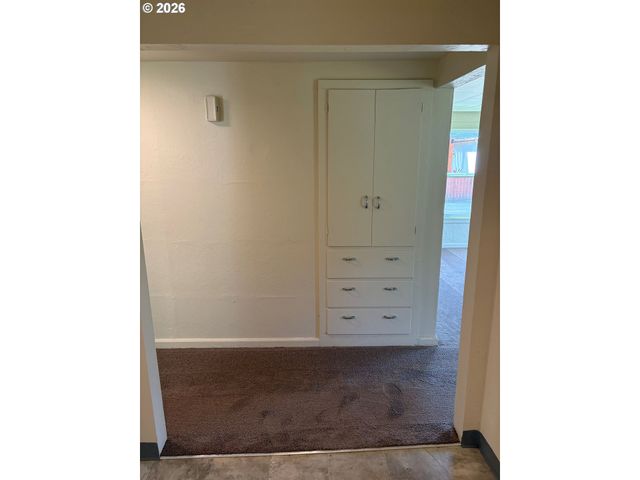 200 AZALEA Dr, Eugene, OR 97404