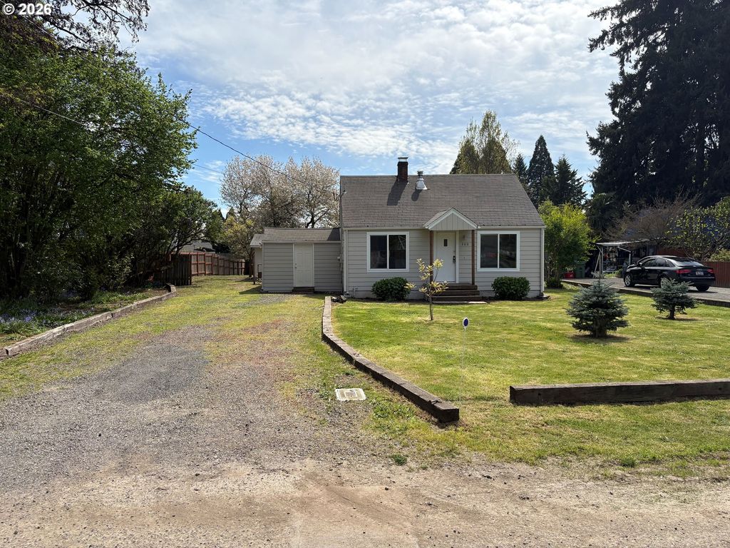 200 AZALEA Dr, Eugene, OR 97404