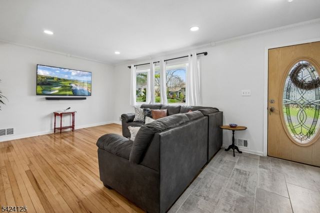 30 Crescent Dr, Hanover Twp., NJ 07981