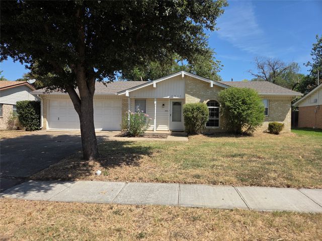 5913 Whispering Lane, Watauga, TX 76148